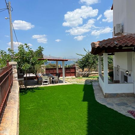 Apartment In Salamina With Garden & Sea View Selinia Bagian luar foto