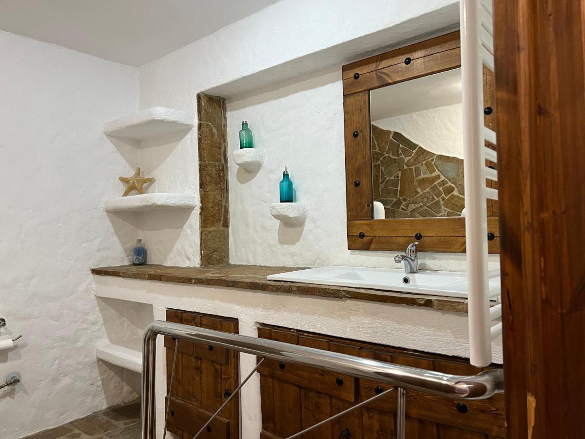 Apartment In Salamina With Garden & Sea View Selinia Bagian luar foto