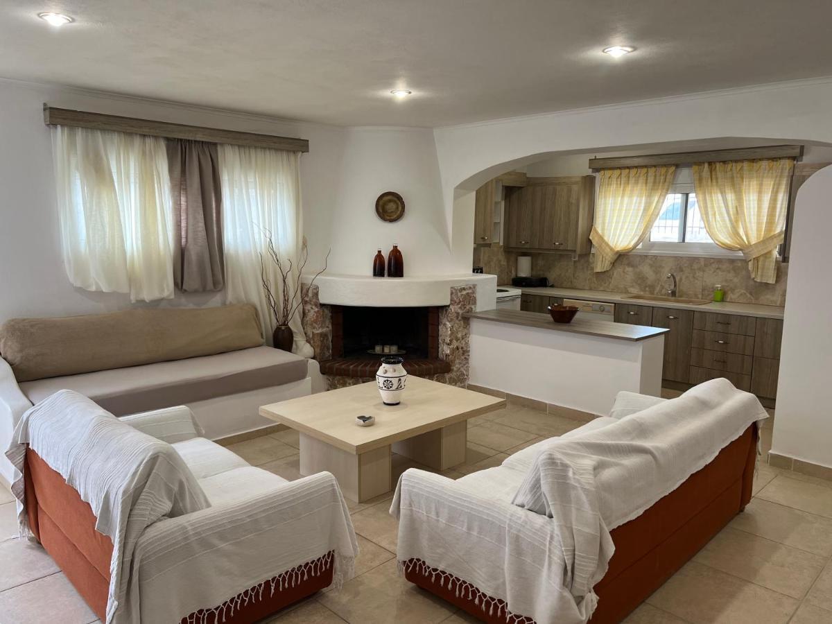 Apartment In Salamina With Garden & Sea View Selinia Bagian luar foto