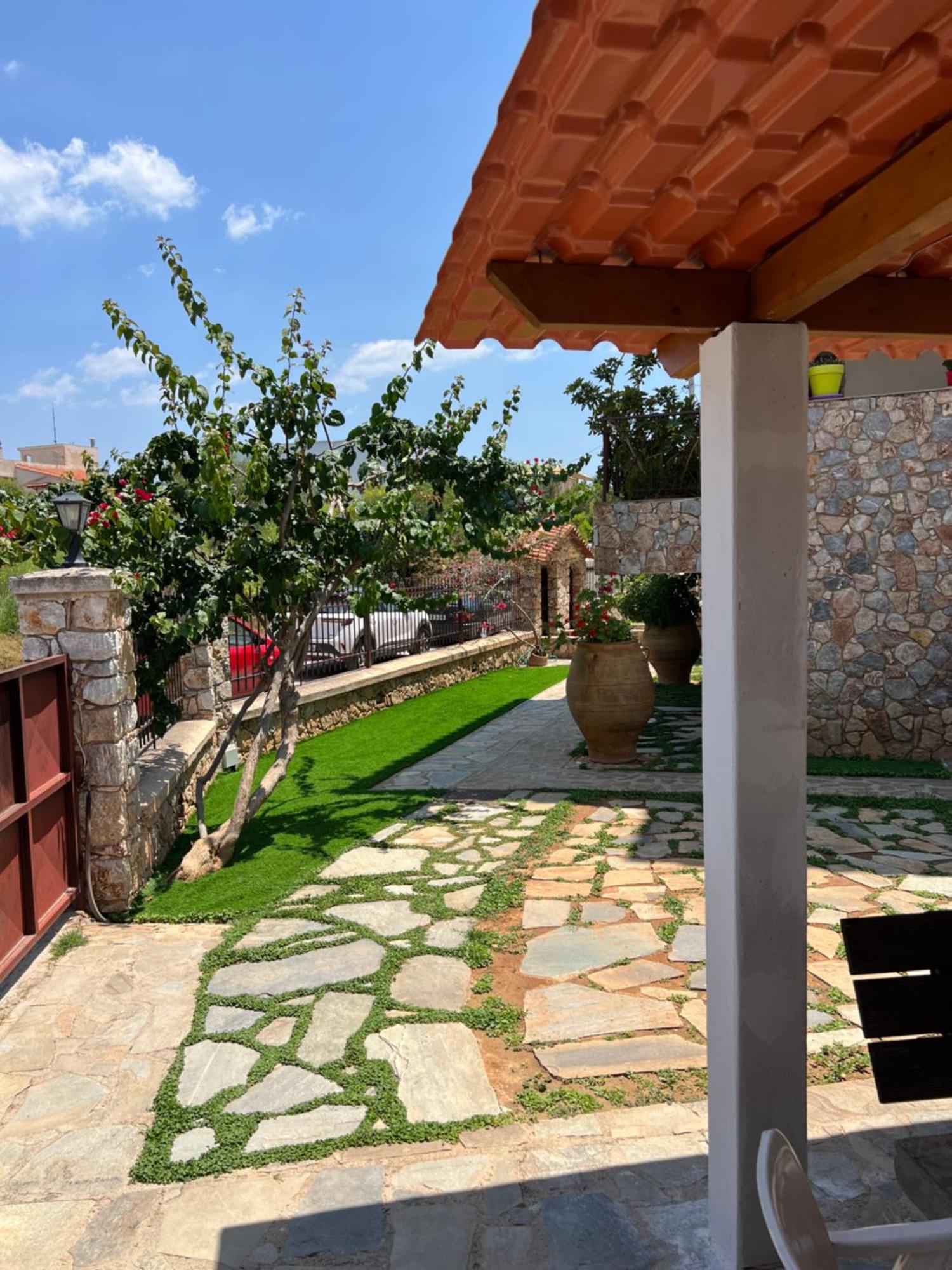 Apartment In Salamina With Garden & Sea View Selinia Bagian luar foto