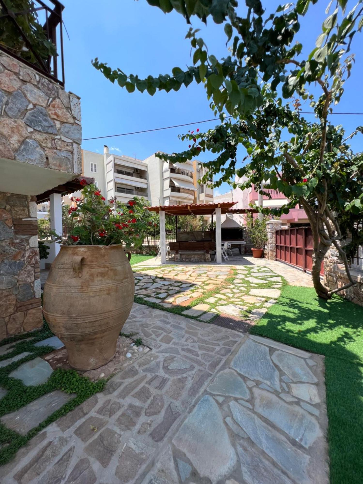 Apartment In Salamina With Garden & Sea View Selinia Bagian luar foto
