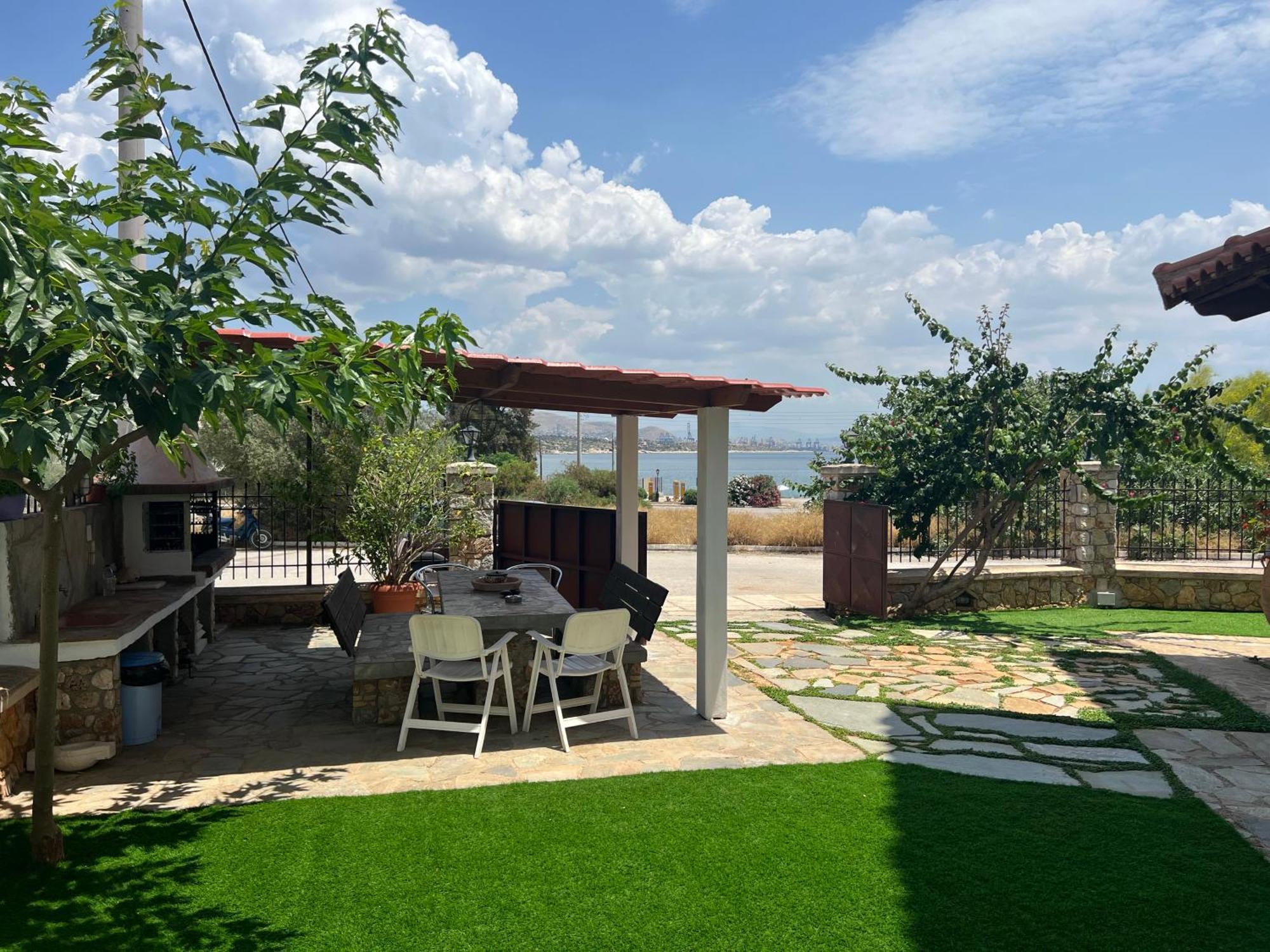 Apartment In Salamina With Garden & Sea View Selinia Bagian luar foto
